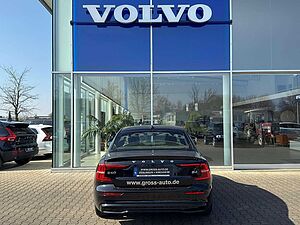 Volvo  B4 Plus Dark
