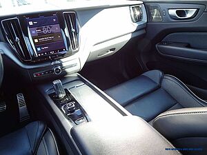 Volvo  XC60 B4 AWD Geartronic R-Design