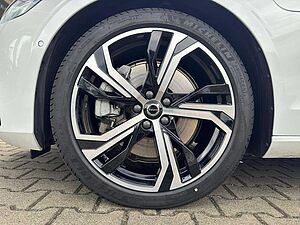 Volvo  T6 Plus Dark Recharge Plug-In Hybrid AWD