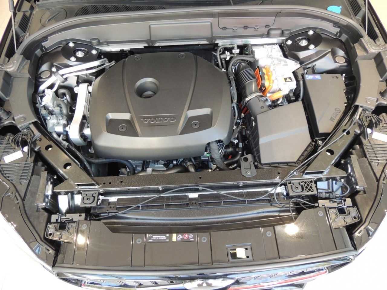 Volvo  Recharge T6 AWD Plus Dark Klima Navi Leder