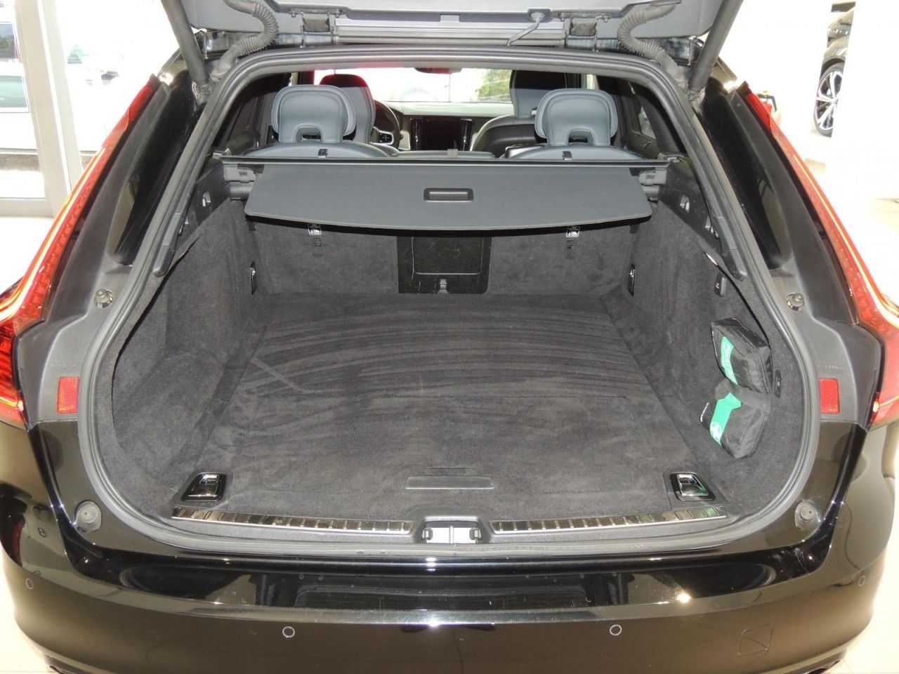 Volvo  Recharge T6 AWD R-Design Expression Klima
