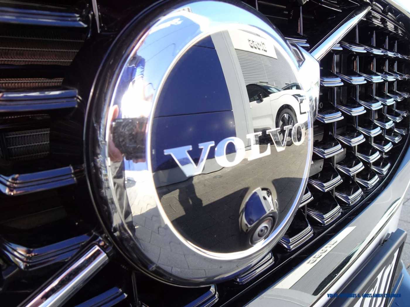 Volvo  B4 Geartronic Ultimate Dark