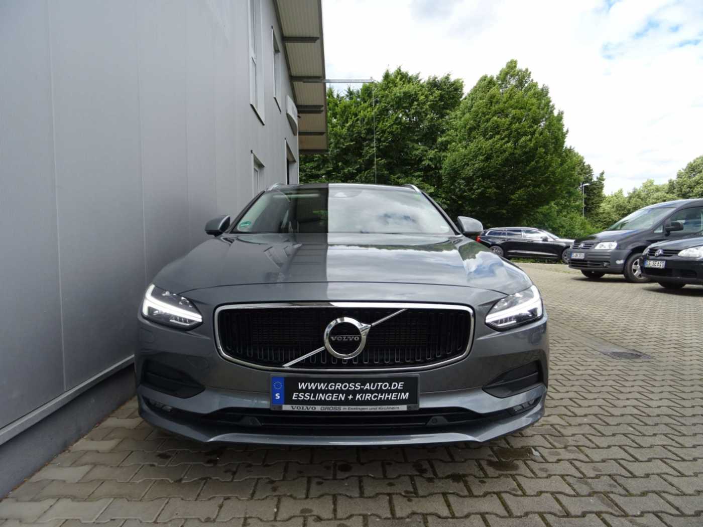 Volvo  D4 Momentum/Standheiz. /Voll-LED/IntelliSafe/OnCall