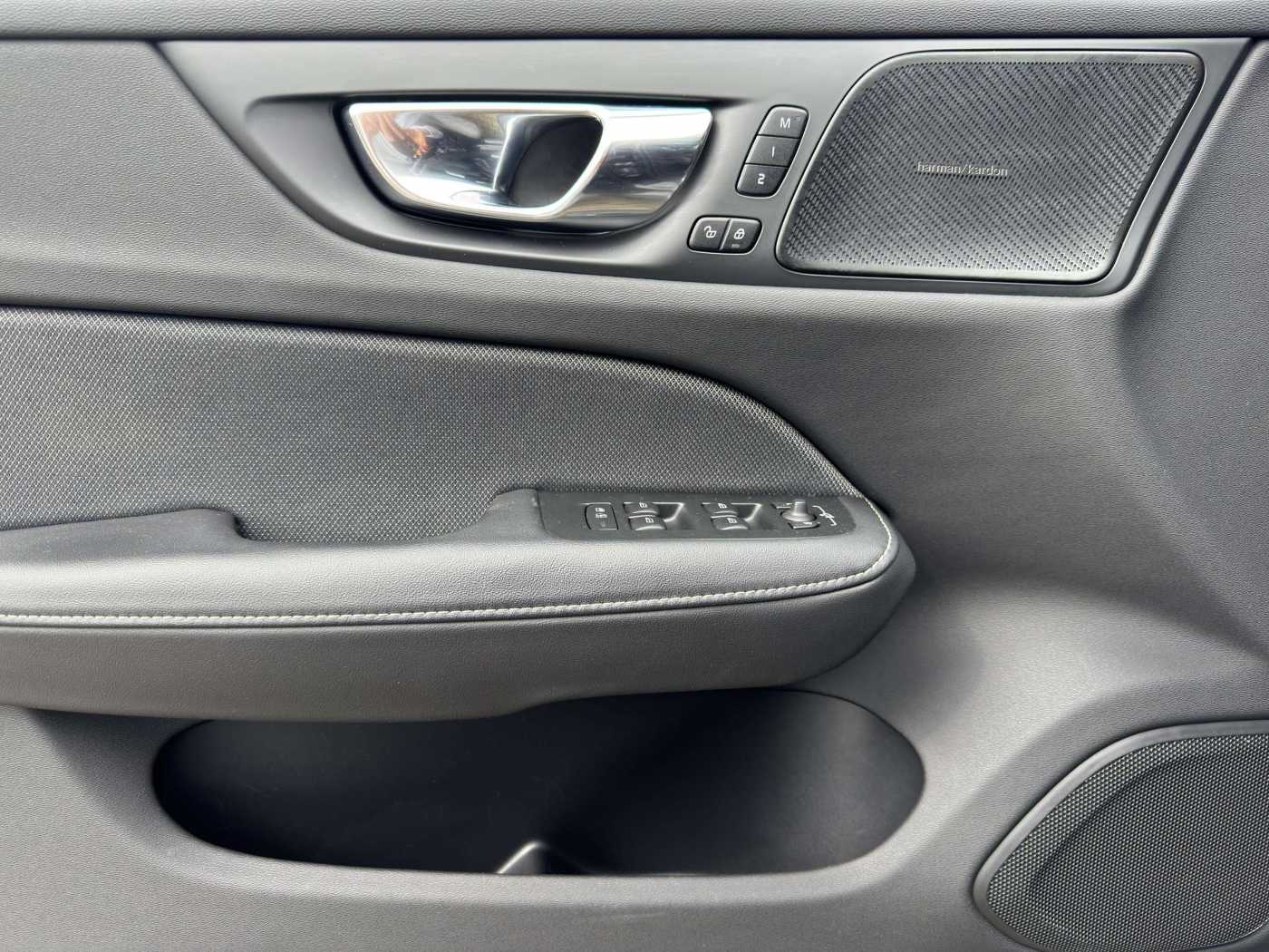 Volvo  T8 R-Design Recharge Plug-In Hybrid AWD