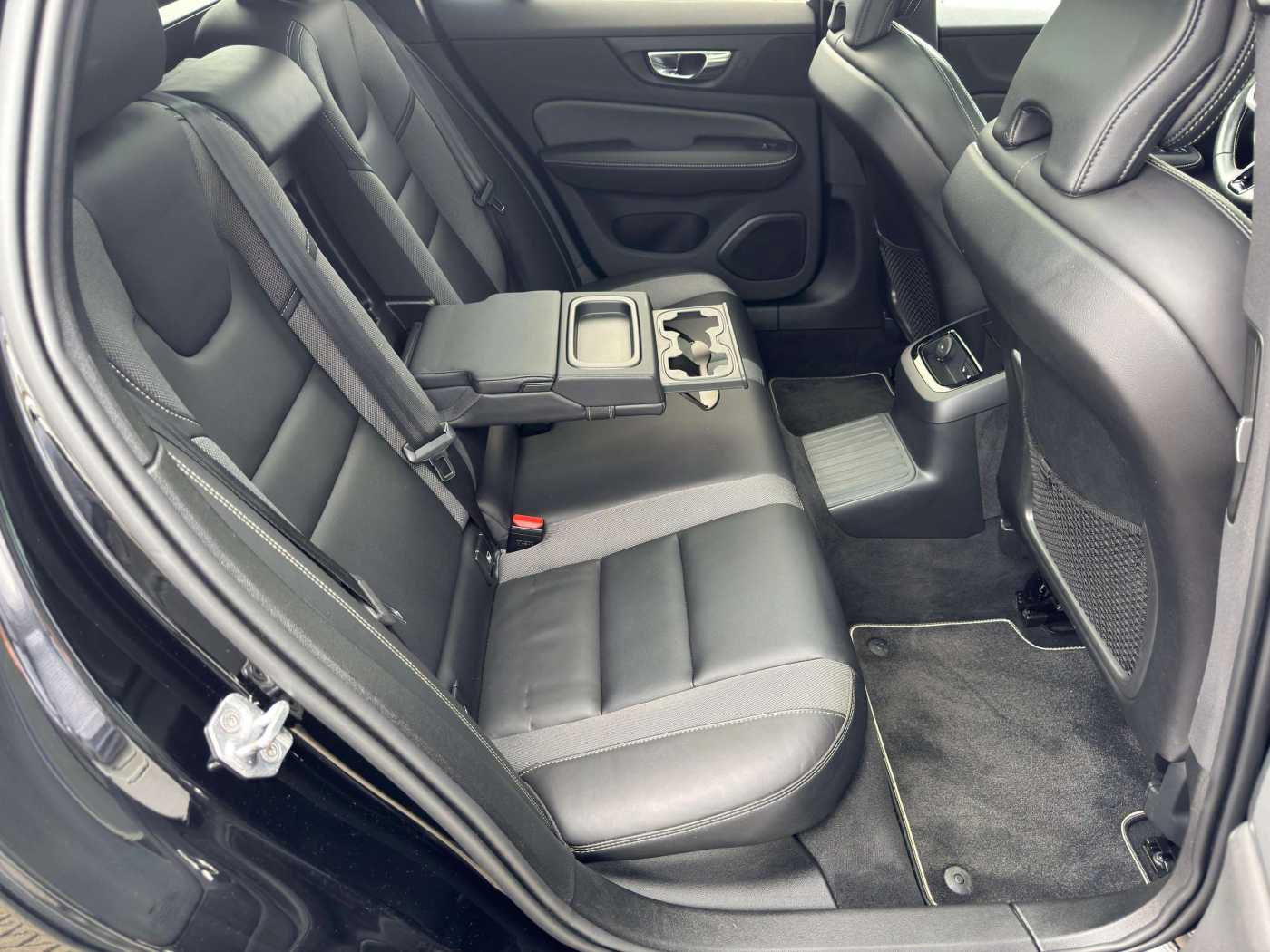 Volvo  T8 R-Design Recharge Plug-In Hybrid AWD