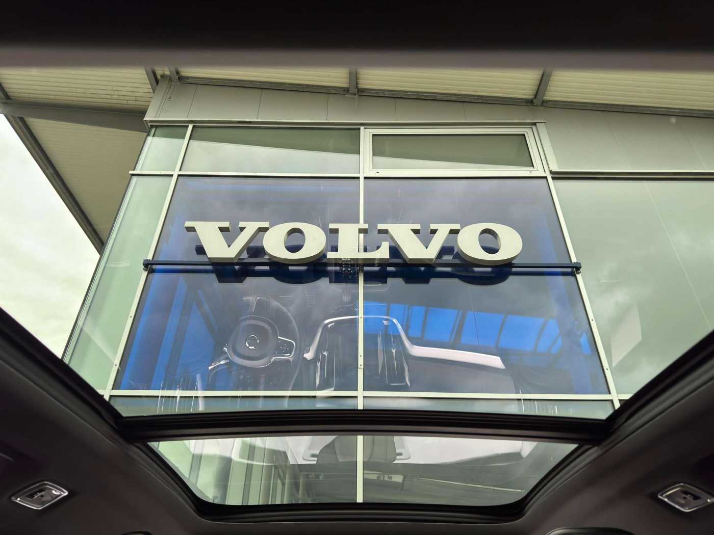 Volvo  T8 R-Design Recharge Plug-In Hybrid AWD