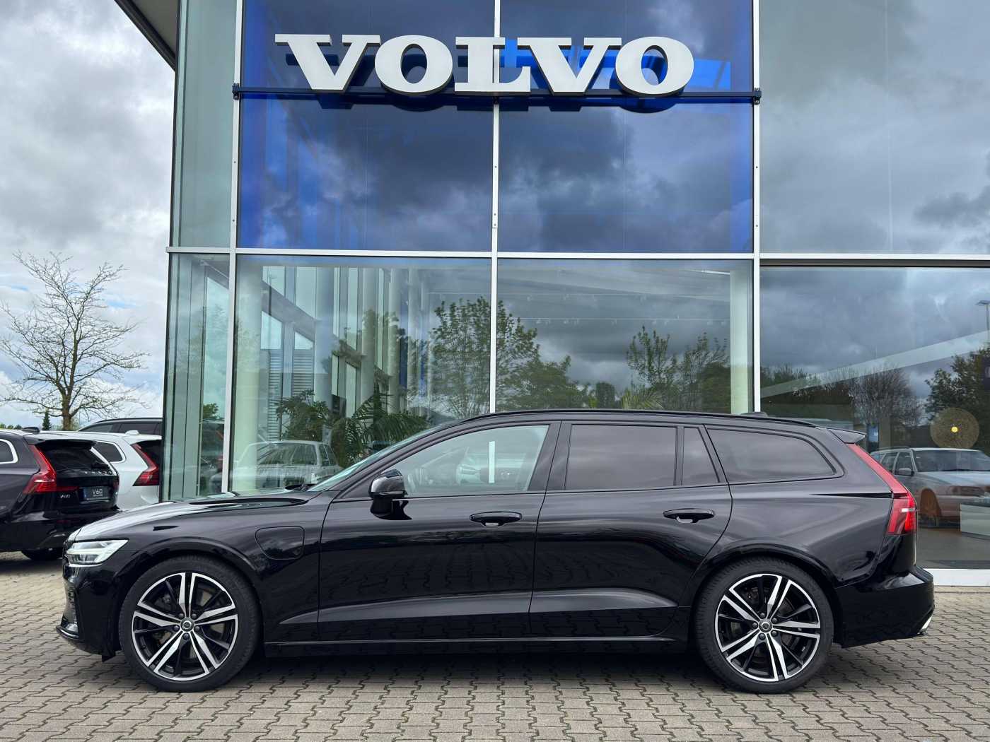 Volvo  T8 R-Design Recharge Plug-In Hybrid AWD