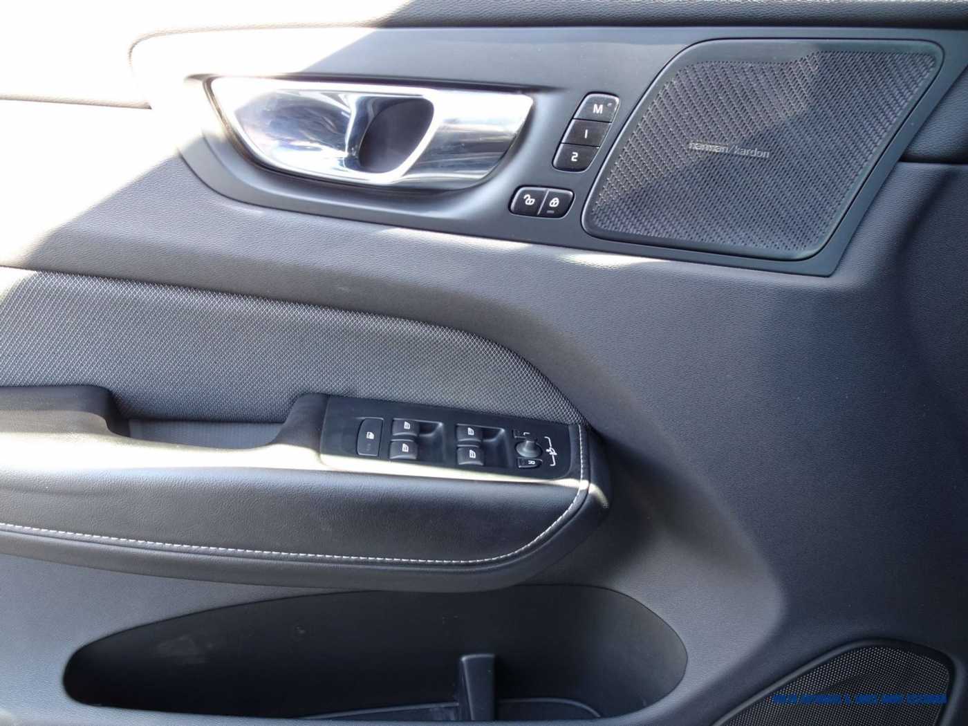 Volvo  XC60 B4 AWD Geartronic R-Design