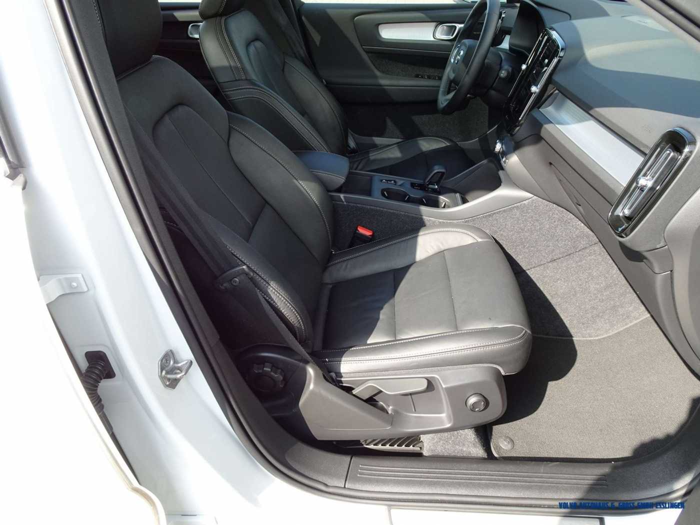 Volvo  T4 Recharge Inscription Expression