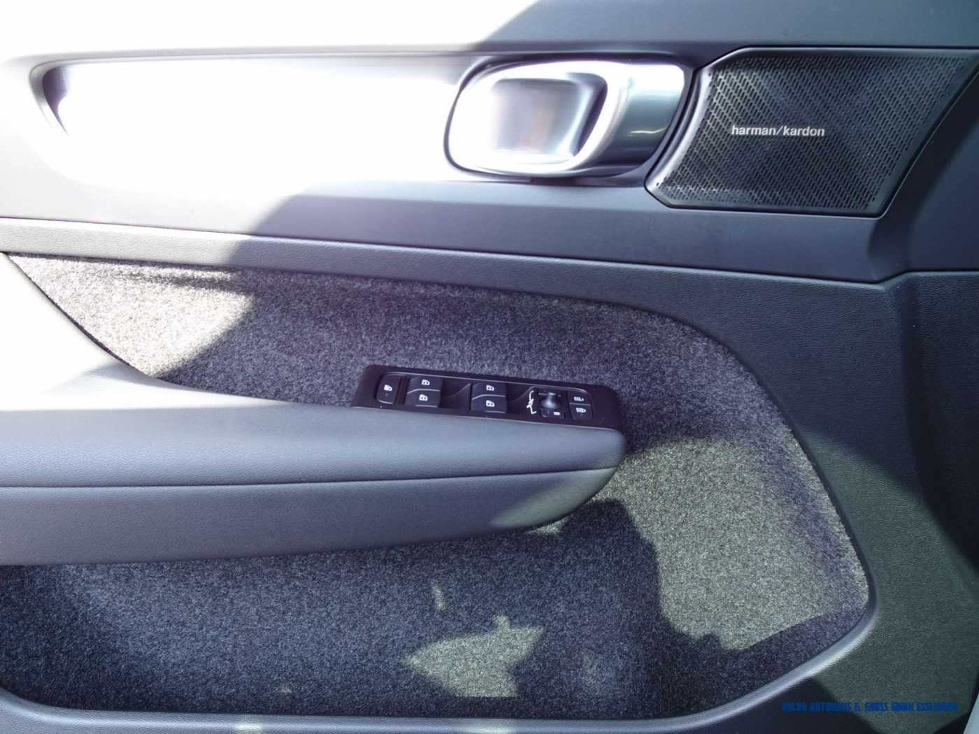 Volvo  T4 Recharge Inscription Expression