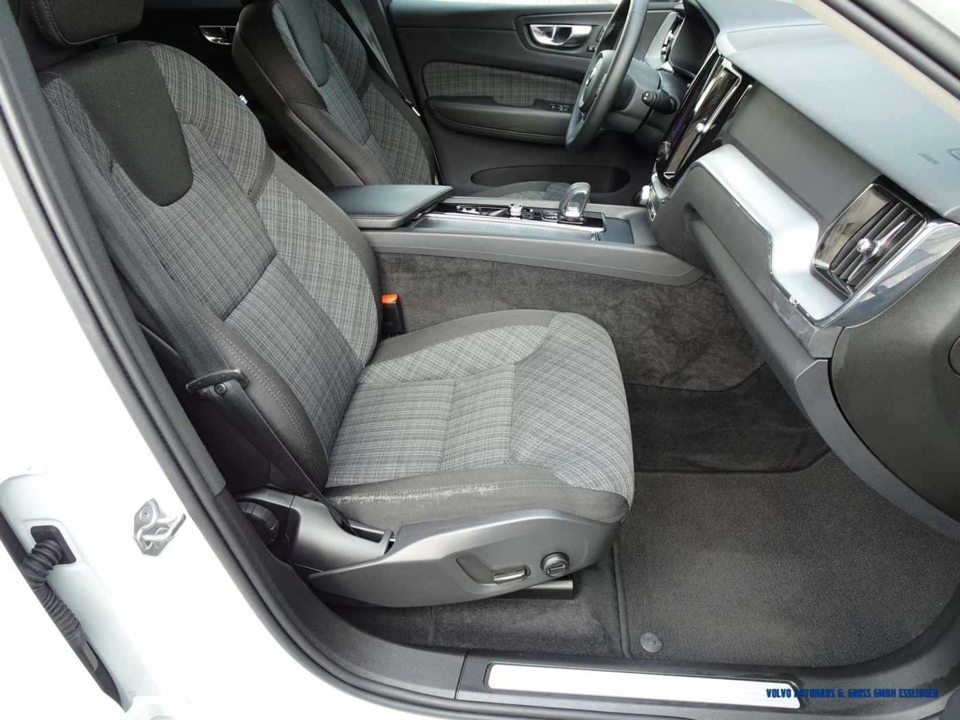Volvo  B4 Geartronic Momentum Pro