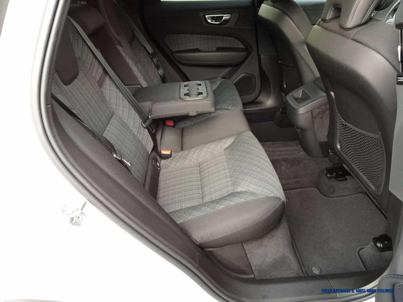 Volvo  B4 Geartronic Momentum Pro