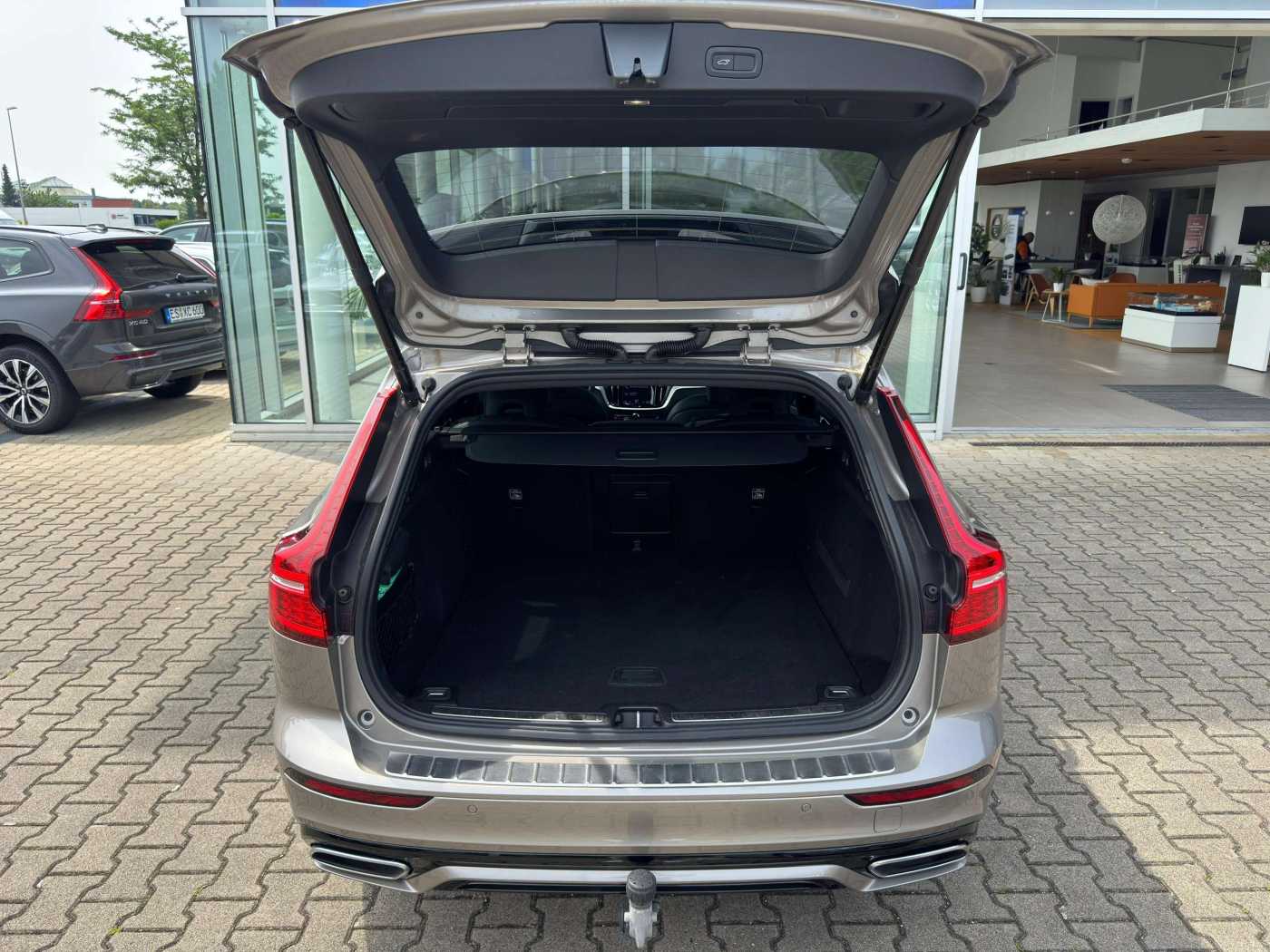 Volvo  T6 R-Design Plug-In Hybrid AWD