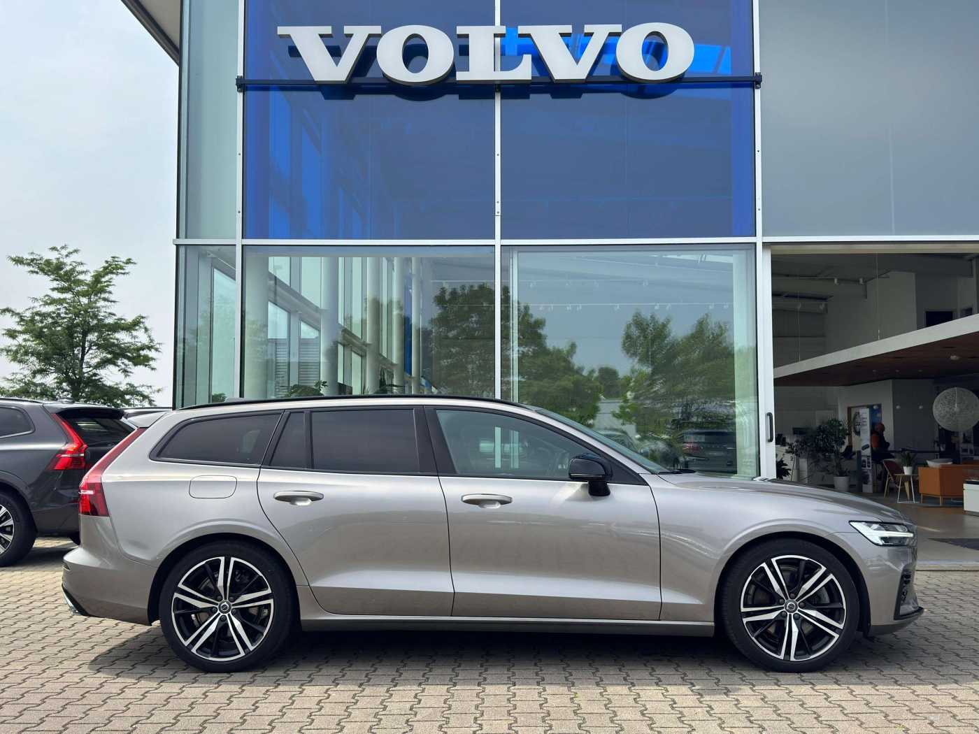 Volvo  T6 R-Design Plug-In Hybrid AWD