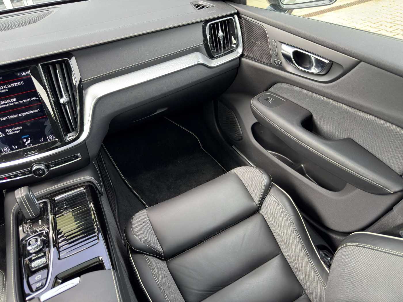 Volvo  T6 R-Design Plug-In Hybrid AWD