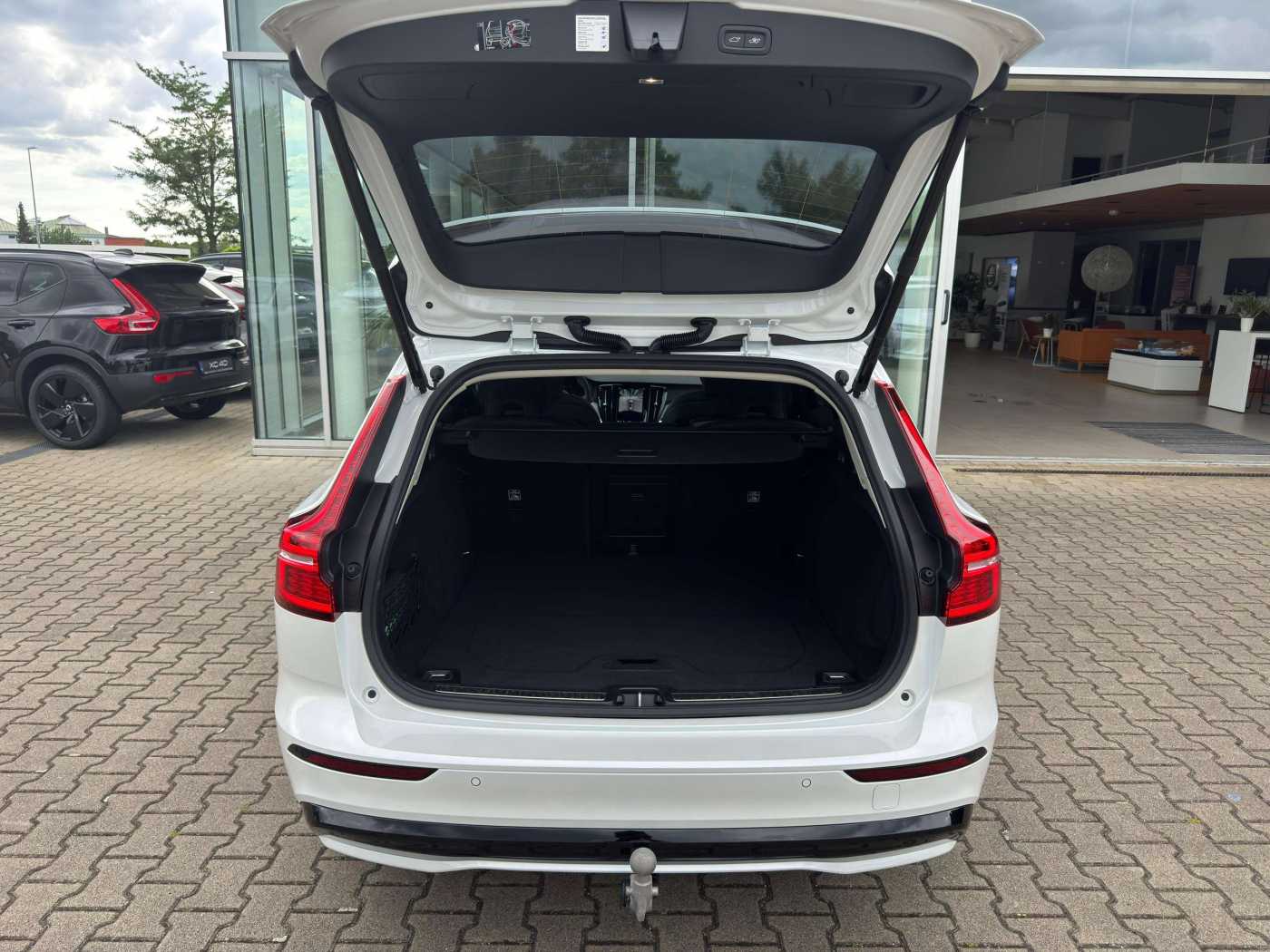 Volvo  T6 Plus Dark Recharge Plug-In Hybrid AWD