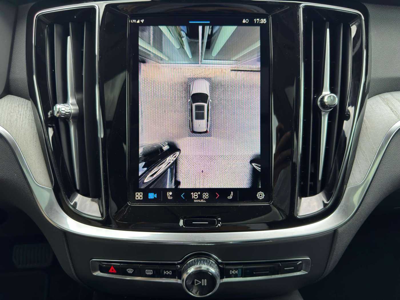Volvo  T6 Plus Dark Recharge Plug-In Hybrid AWD