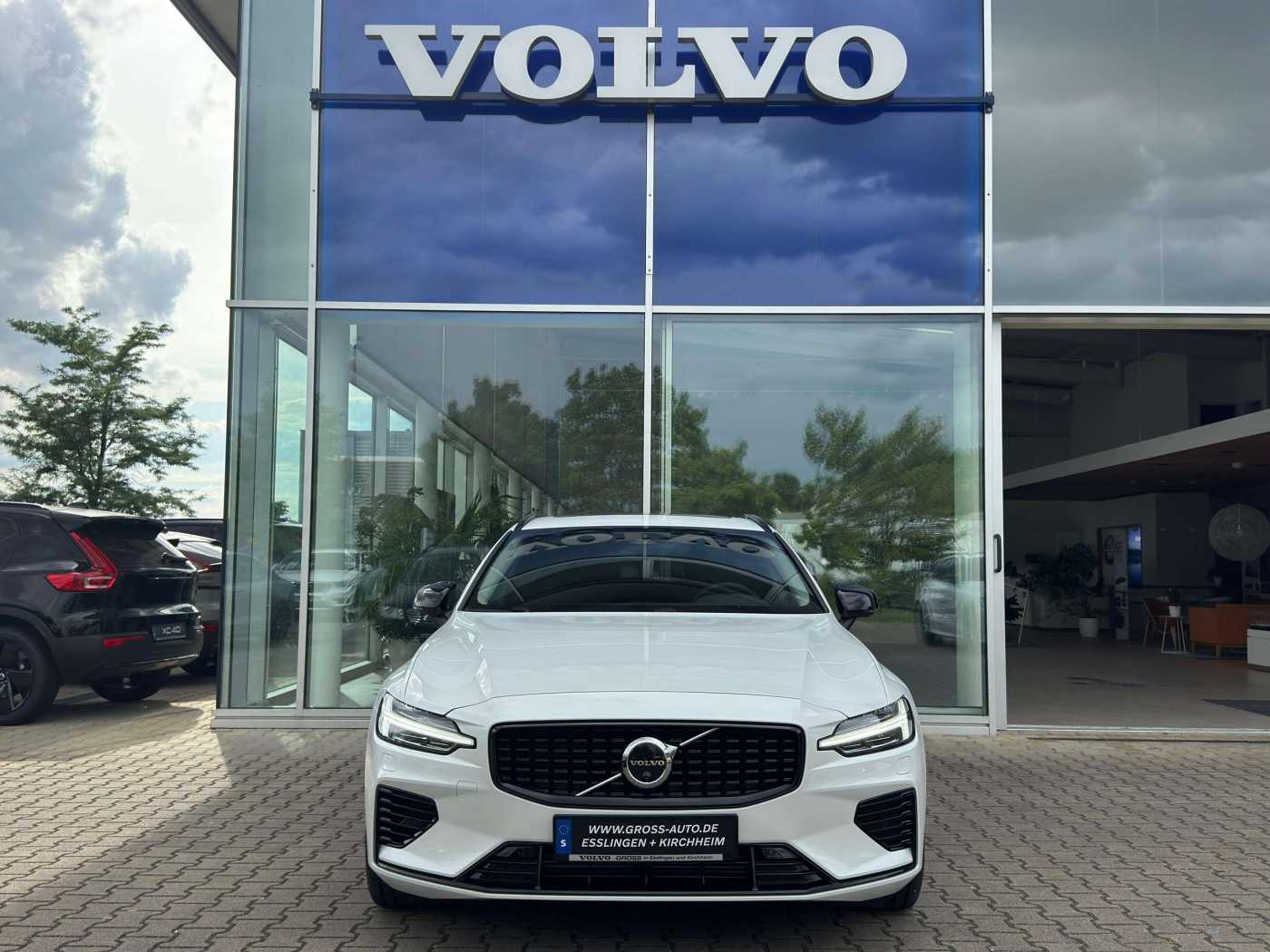Volvo  T6 Plus Dark Recharge Plug-In Hybrid AWD
