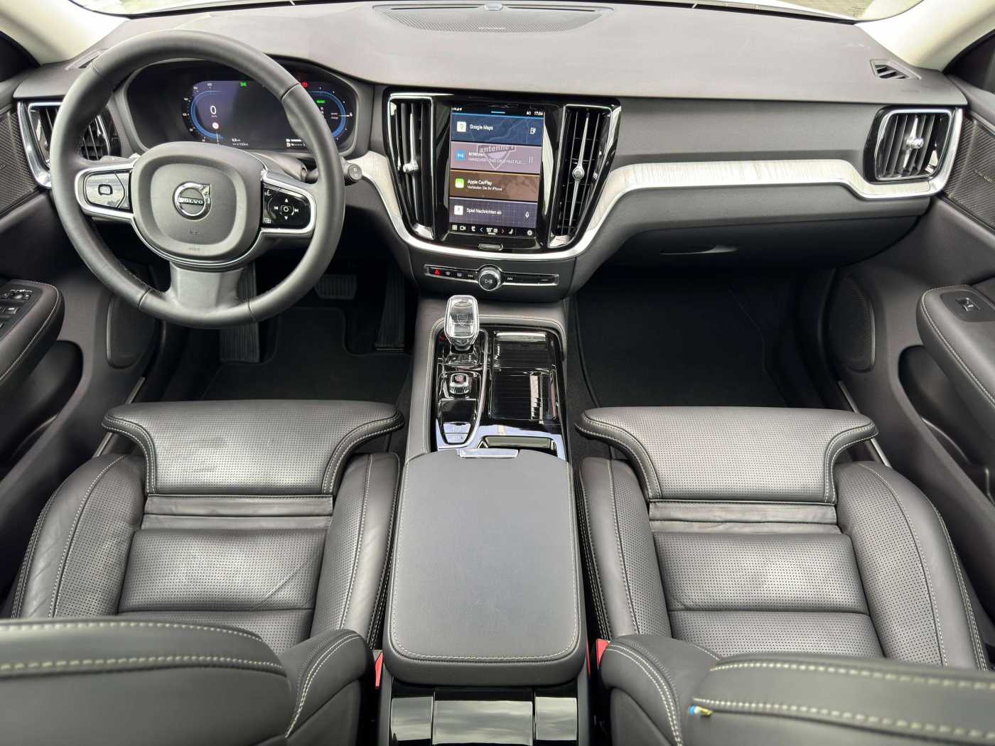 Volvo  T6 Plus Dark Recharge Plug-In Hybrid AWD