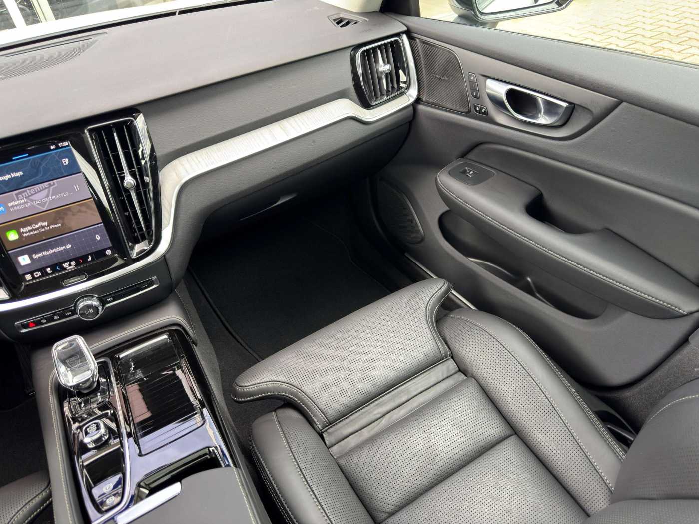 Volvo  T6 Plus Dark Recharge Plug-In Hybrid AWD