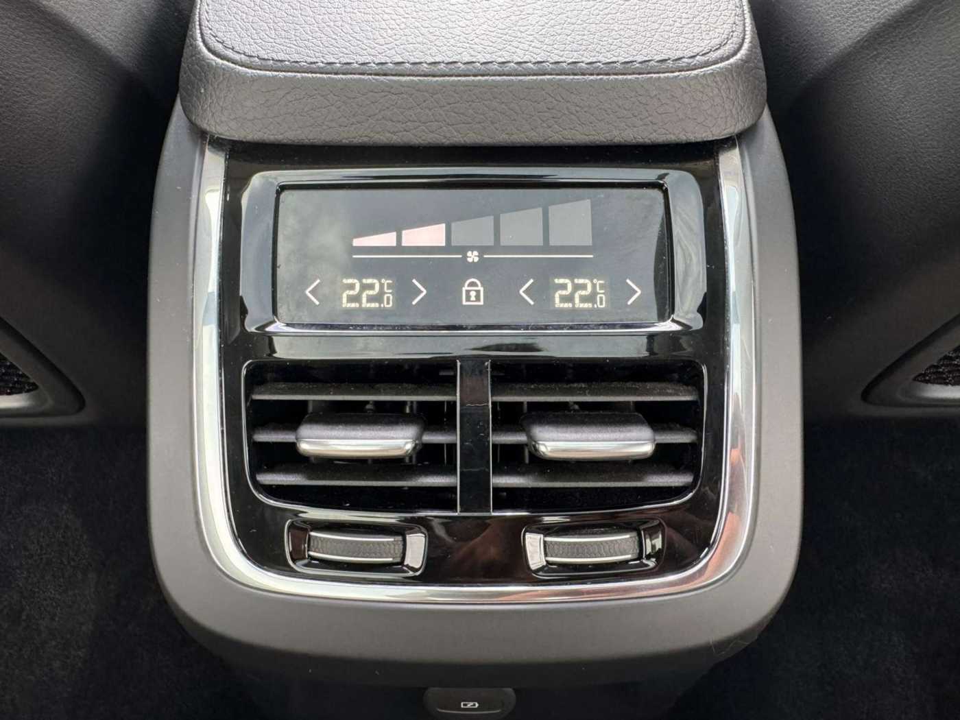 Volvo  T8 Inscription Recharge Plug-In Hybrid AWD