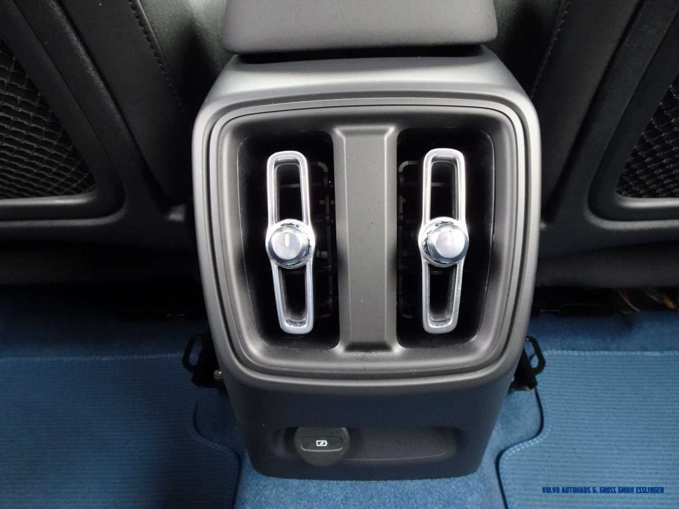 Volvo  AWD Twin Motor Pure Electric Ultimate