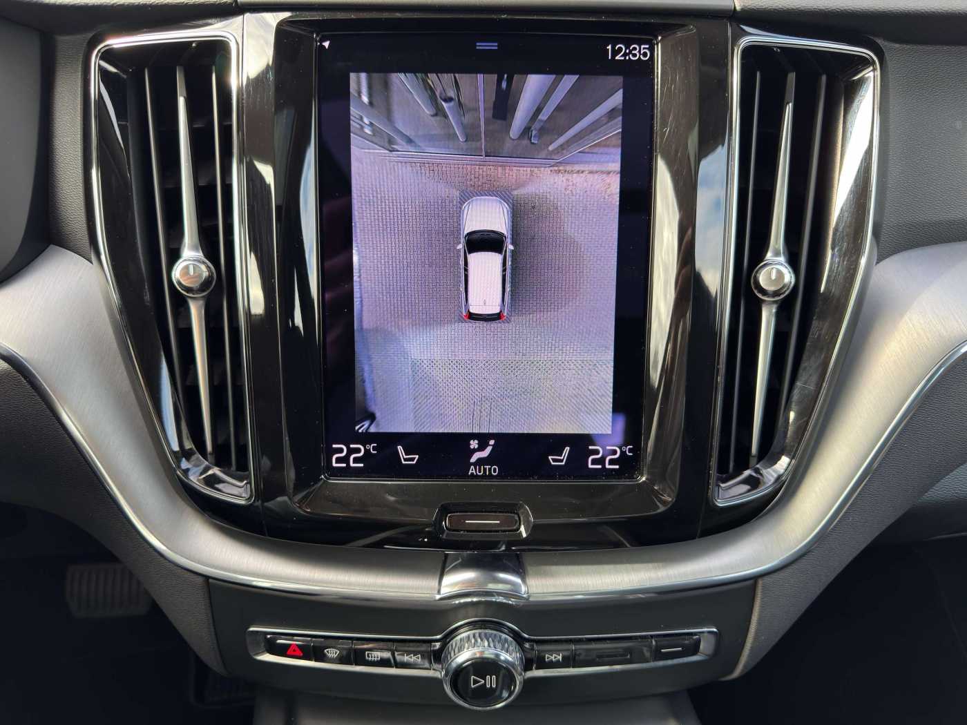 Volvo  B4b Momentum Pro