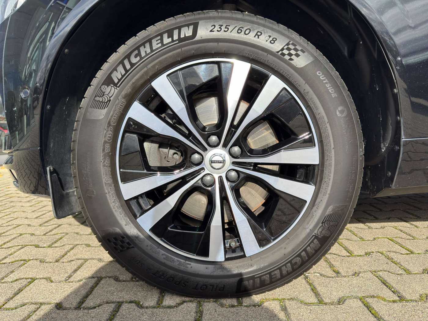 Volvo  B4b Momentum Pro