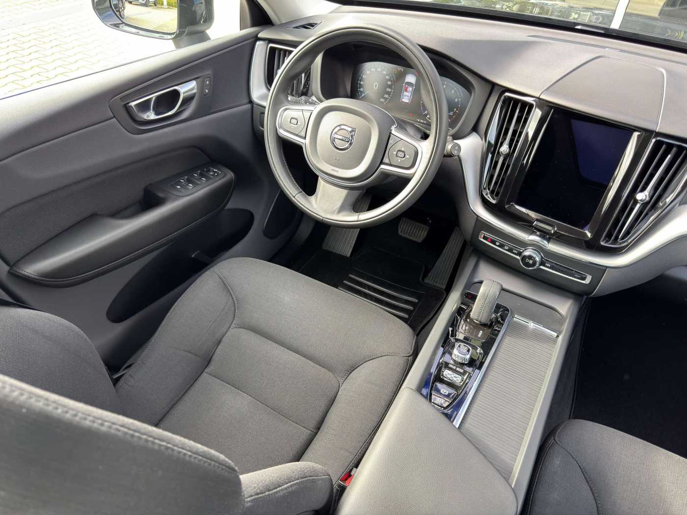 Volvo  B4b Momentum Pro