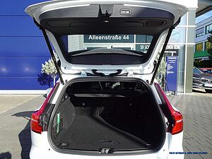Volvo  B4 Geartronic Ultimate Dark