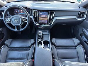 Volvo  B4 Plus Dark