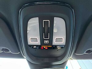 Volvo  B4 Plus Dark