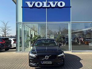 Volvo  B4 Plus Dark