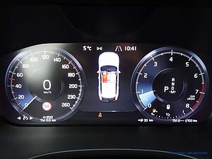 Volvo  B6 Benzin AWD Geartronic R-Design / EURO 6d / B