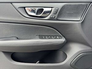 Volvo  T8 R-Design Recharge Plug-In Hybrid AWD