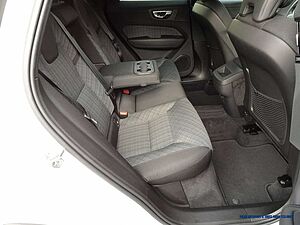 Volvo  B4 Geartronic Momentum Pro