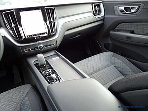 Volvo  B4 Geartronic Momentum Pro