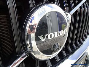 Volvo  B4 Geartronic Momentum Pro