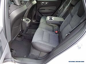 Volvo  B4 Geartronic Momentum Pro