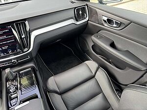 Volvo  T6 R-Design Plug-In Hybrid AWD