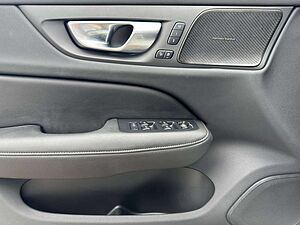 Volvo  T6 Plus Dark Recharge Plug-In Hybrid AWD