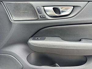 Volvo  T6 Plus Dark Recharge Plug-In Hybrid AWD