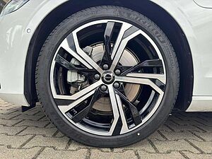 Volvo  T6 Plus Dark Recharge Plug-In Hybrid AWD