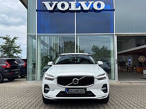 Volvo  B4 Momentum Pro 2WD