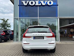 Volvo  B4 Momentum Pro 2WD