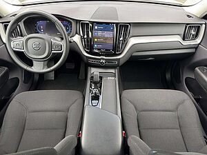 Volvo  B4 Momentum Pro 2WD