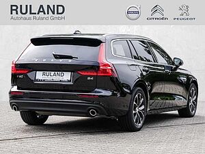 Volvo  Momentum Pro B4 Benzin Navi Keyless e-Sitze Rückfahrkam. Fernlichtass.