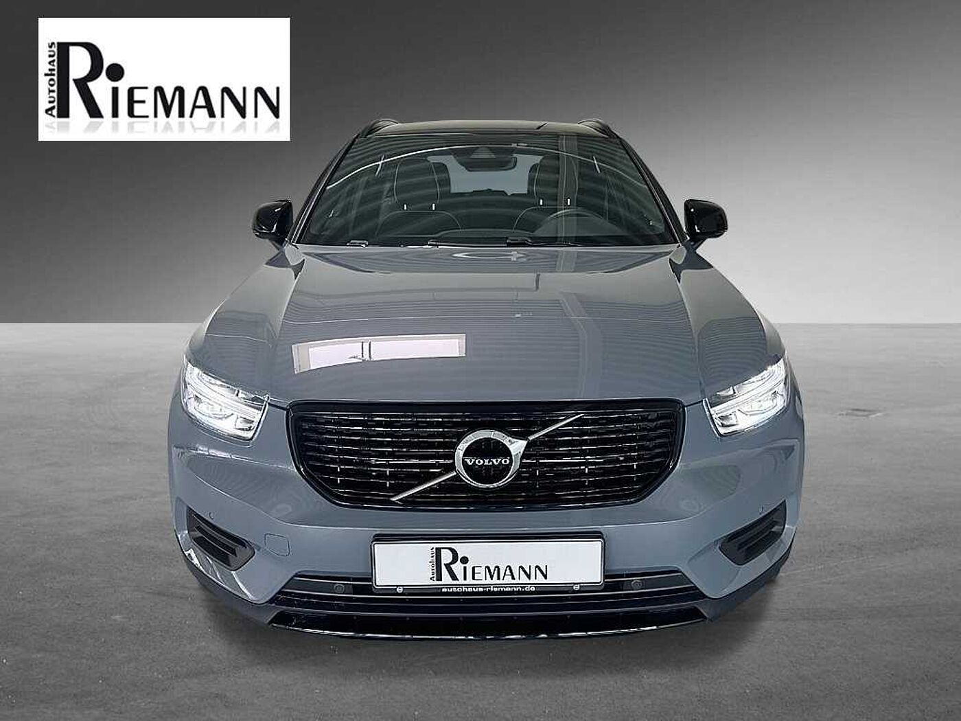 Volvo  R Design Recharge + Parkassistenz-Paket