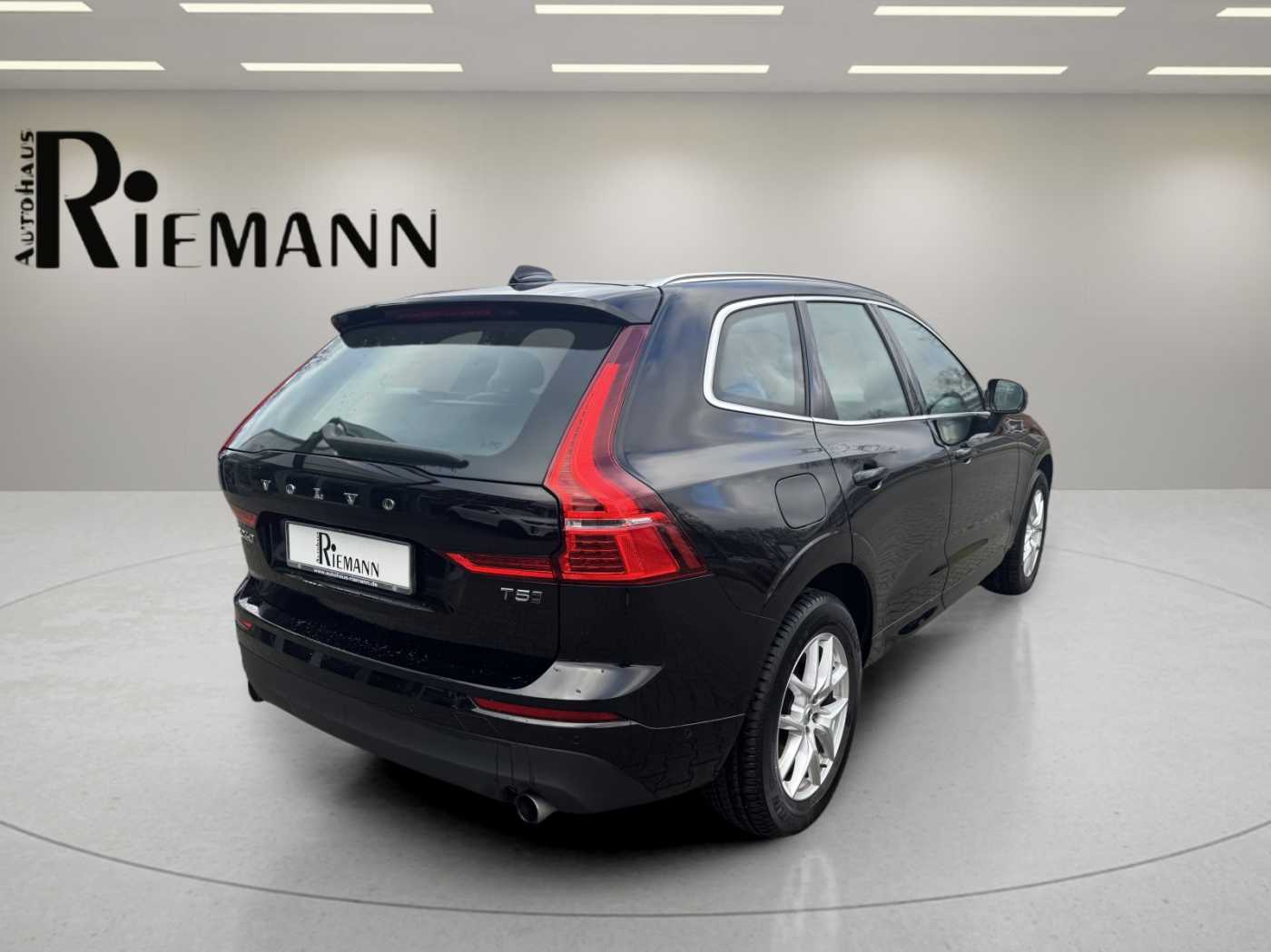 Volvo  Momentum + Business-Paket