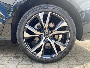 Volvo  Kombi Core B4 + Fahrassistenz-Paket